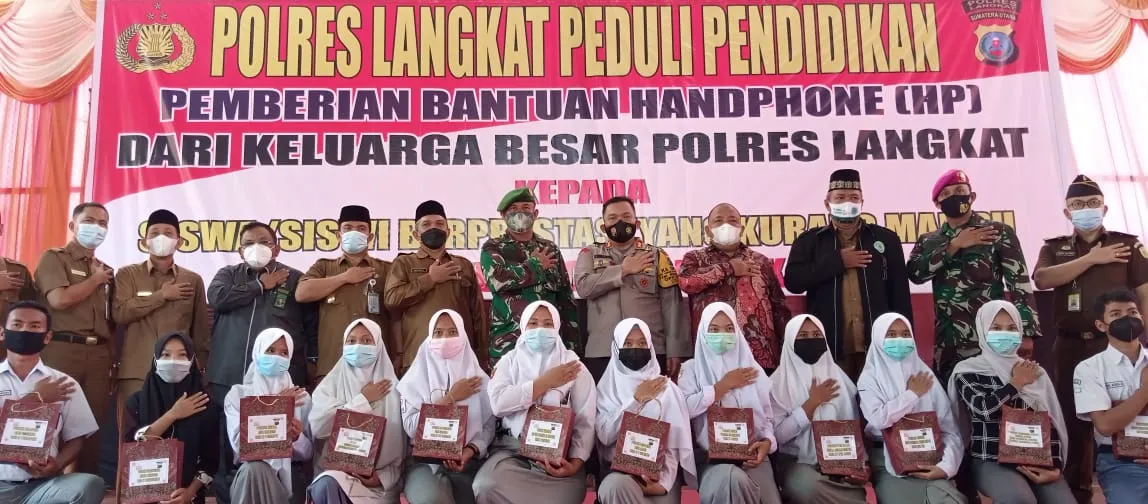 Polres Langkat Bantu Pelajar Di Tengah Pandemi Covid 19