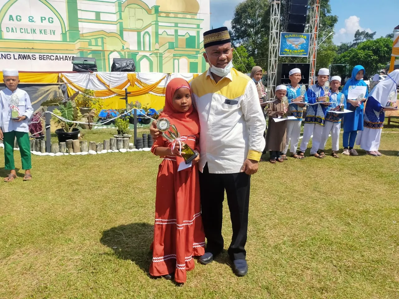 Wabup Palas Zarnawi Apresiasi Siswi Juara II Lomba Da'i Cilik 