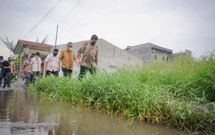 Terima Keluhan Warga, Bobby Gercep Benahi Drainase Tanjung Gusta