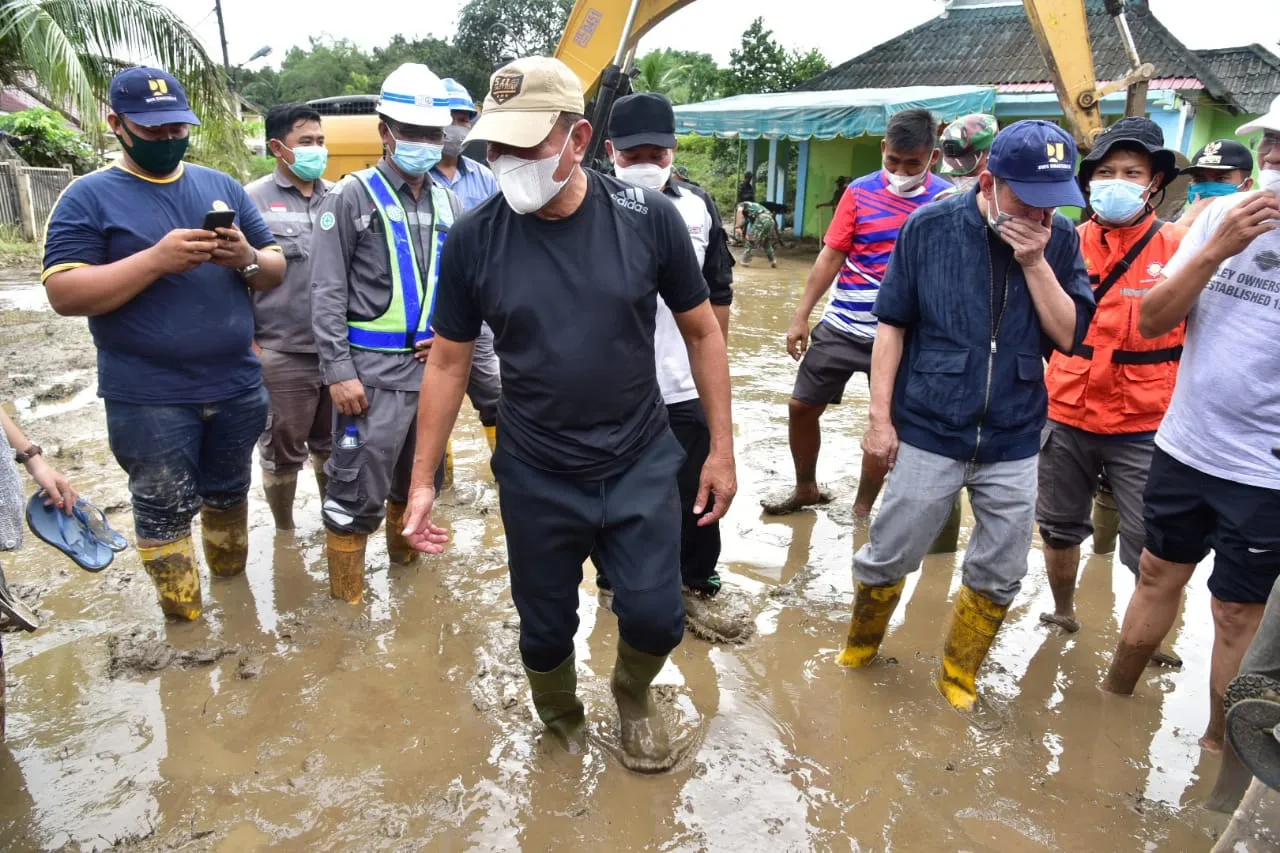 Gubernur Edy Rahmayadi Pastikan Pembenahan Pasca Banjir. 5 Meninggal, 1 Balita Belum Ditemukan