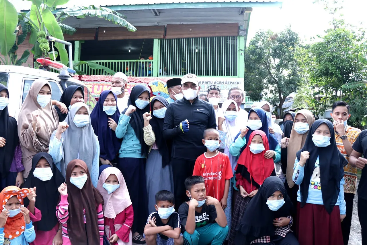 Usai Bersepeda, Edy Rahmayadi  Bakti Sosial Anak Yatim