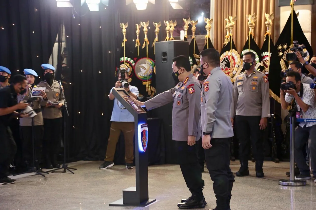 Kapolri Launching Polri TV - Radio. Lebih Dekat Dan Memberi Edukasi Masyarakat