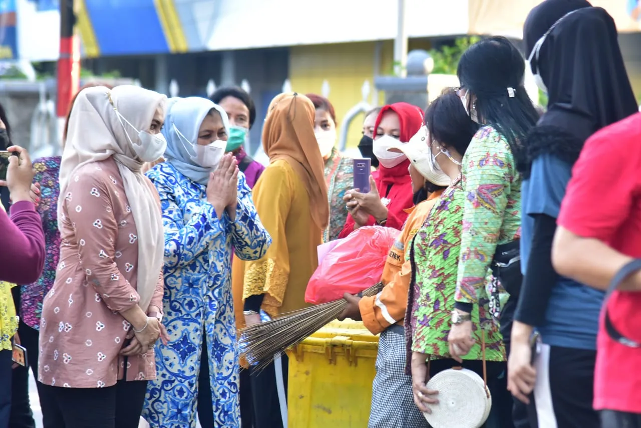 Hari Kartini, Nawal Edy Rahmayadi Berbagi Sembako