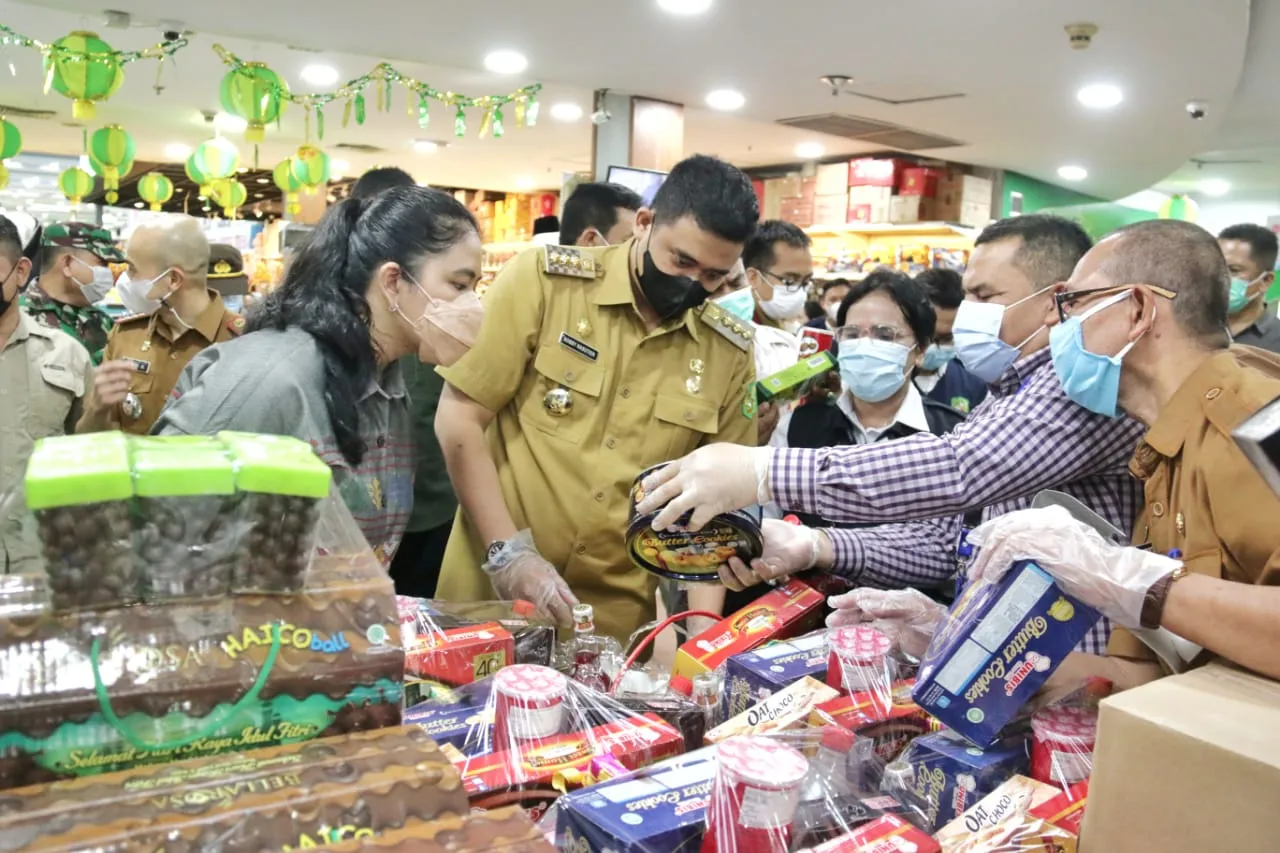 H-2, Bobby - Kahiyang Tinjau Pasar Pastikan Kebutuhan Pokok Terkendali