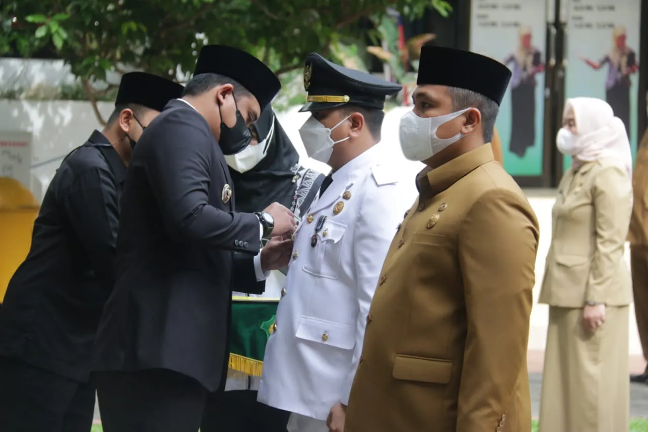 Bobby Nasution Lantik 77 Pejabat Eselon III - IV Pemko Medan