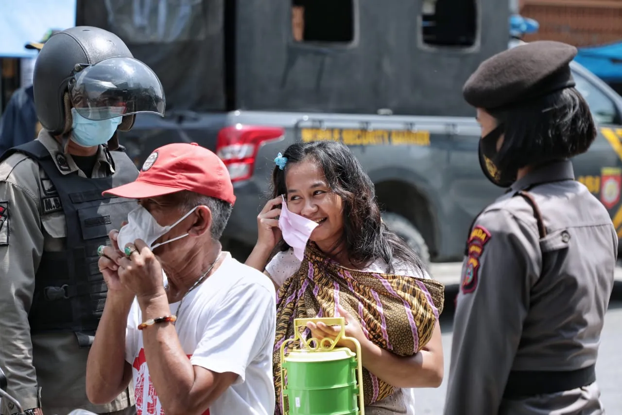 Tak Kenal Libur, Satgas Covid-19 Tetap Patroli Prokes - PPKM Mikro Di Medan