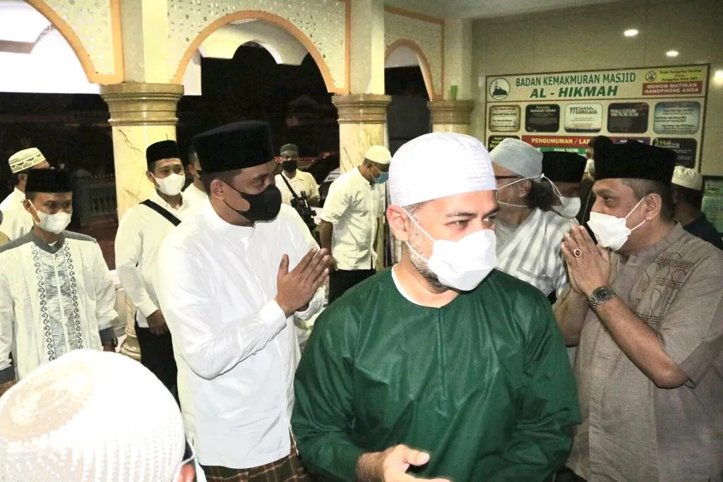 Bobby - Ijeck Sholat Subuh Di Masjid Al Hikmah Sunggal
