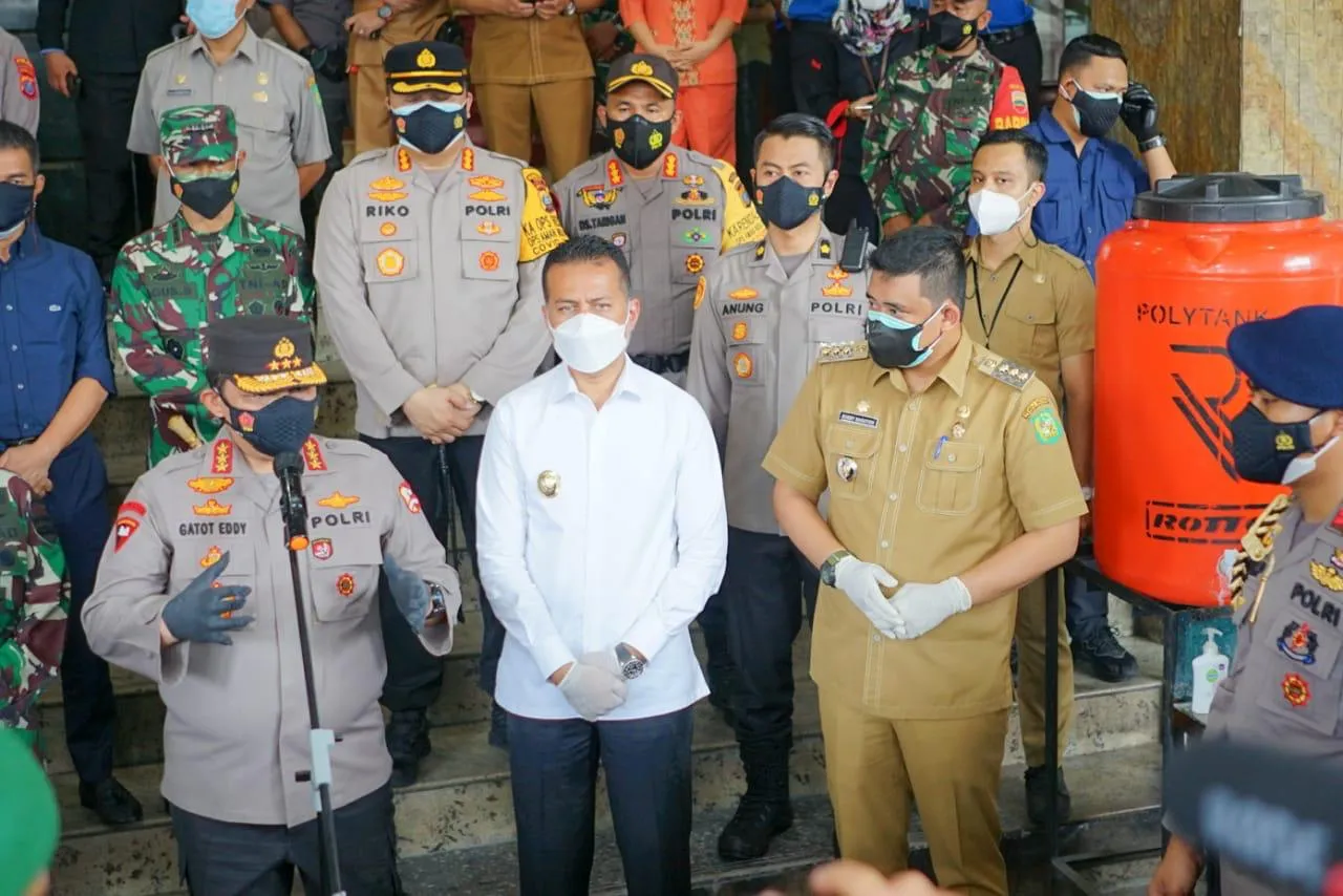 Wakapolri - Bobby Tinjau Lokasi Isoter Covid-19