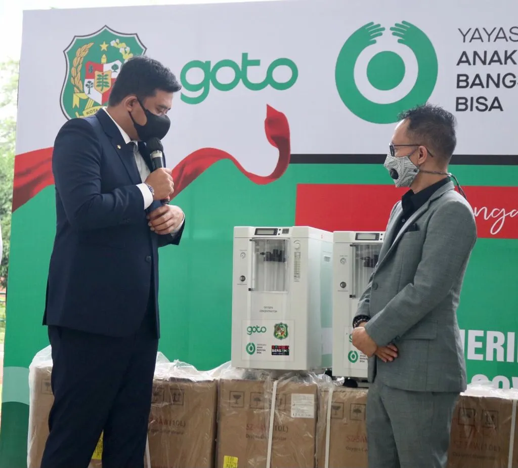 Bobby Terima Bantuan 15 Unit Oksigen Konsentrator 