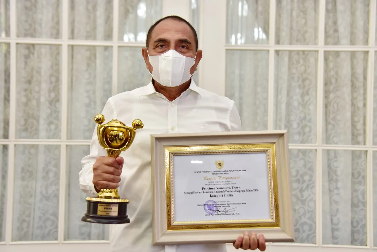 Gubernur Edy Rahmayadi Terima Anugerah Parahita Ekapraya