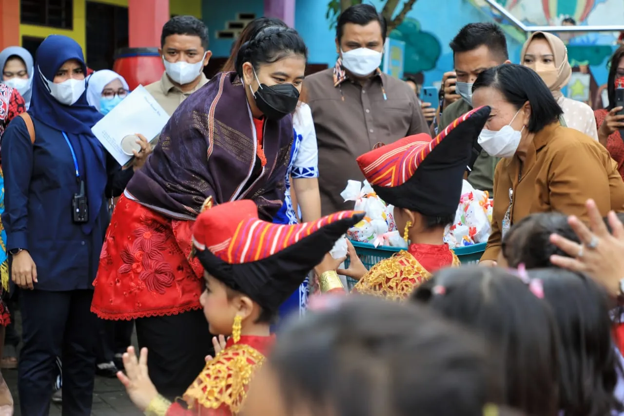 Kahiyang Ayu Berharap Lahir Anak Cerdas dan Berkarakter