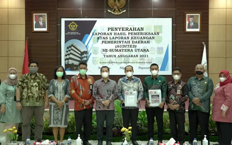 Didampingi Ketua DPRD Batu Bara, Bupati Zahir Teken Penyerahan Laporan Opini WTP Dari BPK RI.