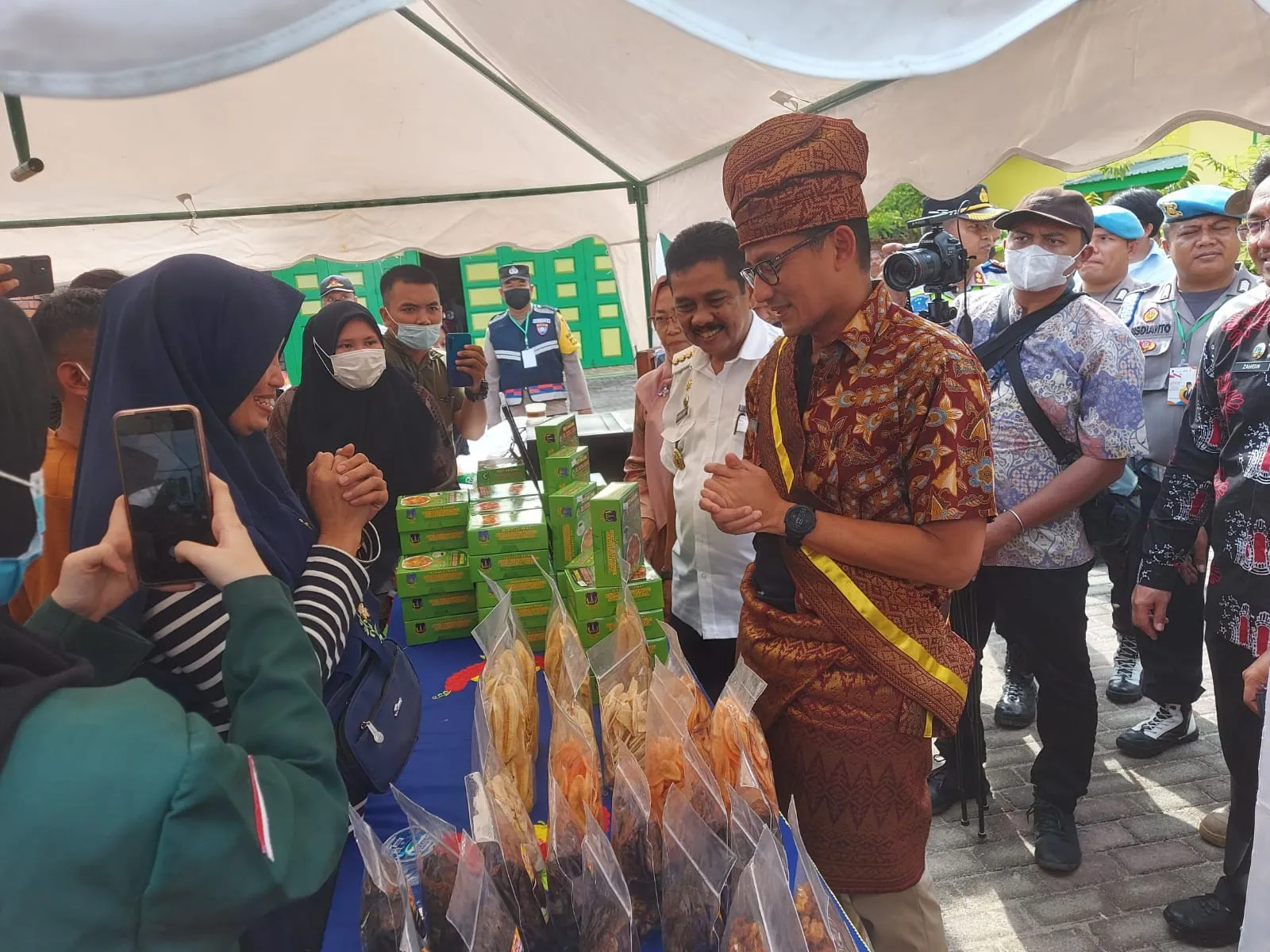 Sandiaga Uno Kunjungi Rumah Adat Melayu Tebing Tinggi