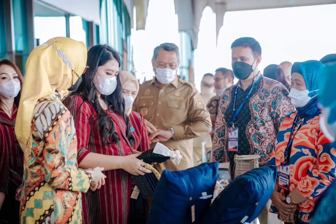 Tingkatkan Kualitas Hasil UP2K, Kahiyang Ayu Kunjungi UMKM Tangsel.