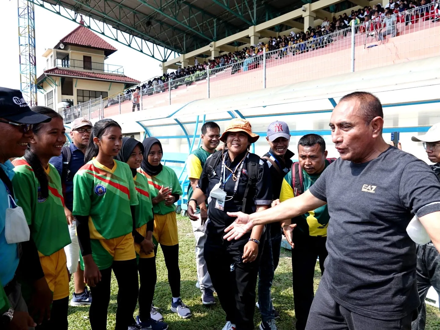 Edy Rahmayadi Beri Motivasi Pemain Drumband Sumut di Jawa Timur