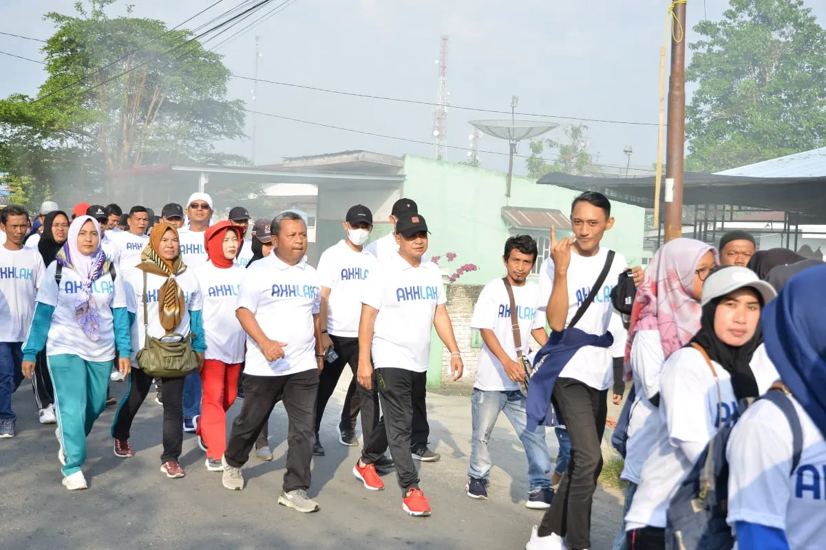 Peringati 25 Tahun BUMN, Bupati Zahir Ikuti Jalan Sehat