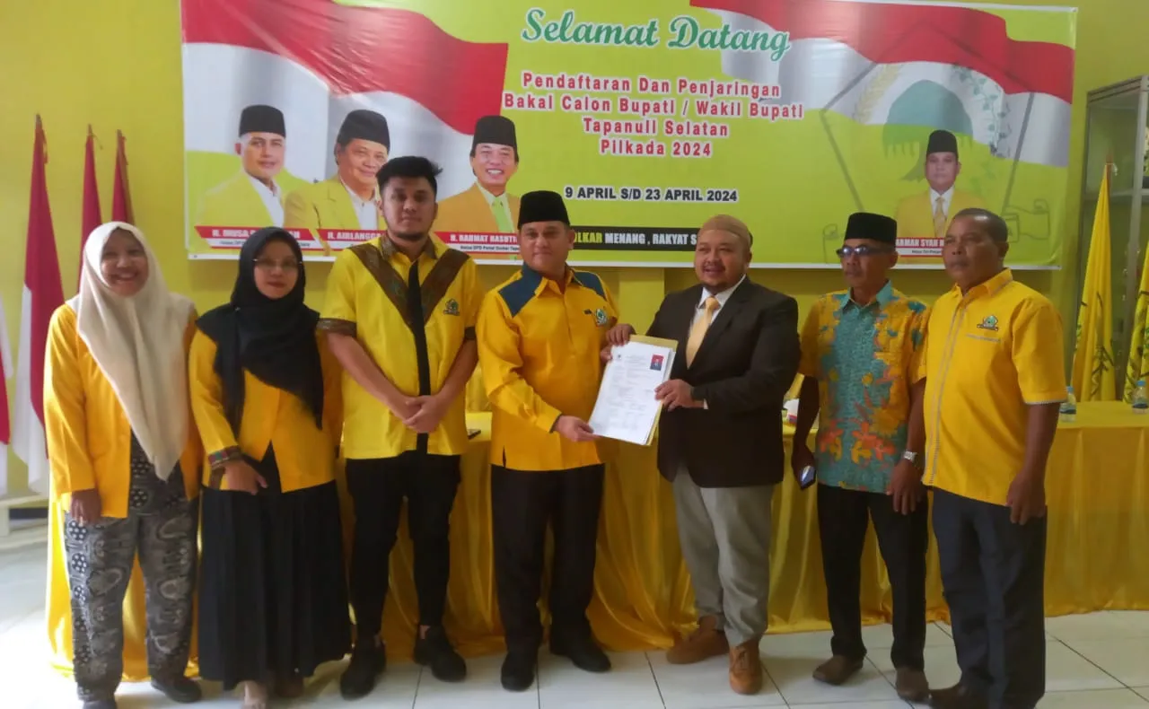 Didampingi Puluhan Tokoh, Dolly Pasaribu Resmi Daftar ke Partai Golkar.