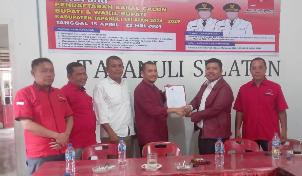 Dolly Pasaribu Ambil Formulir Pendaftaran Balon Bupati ke PDI Perjuangan.