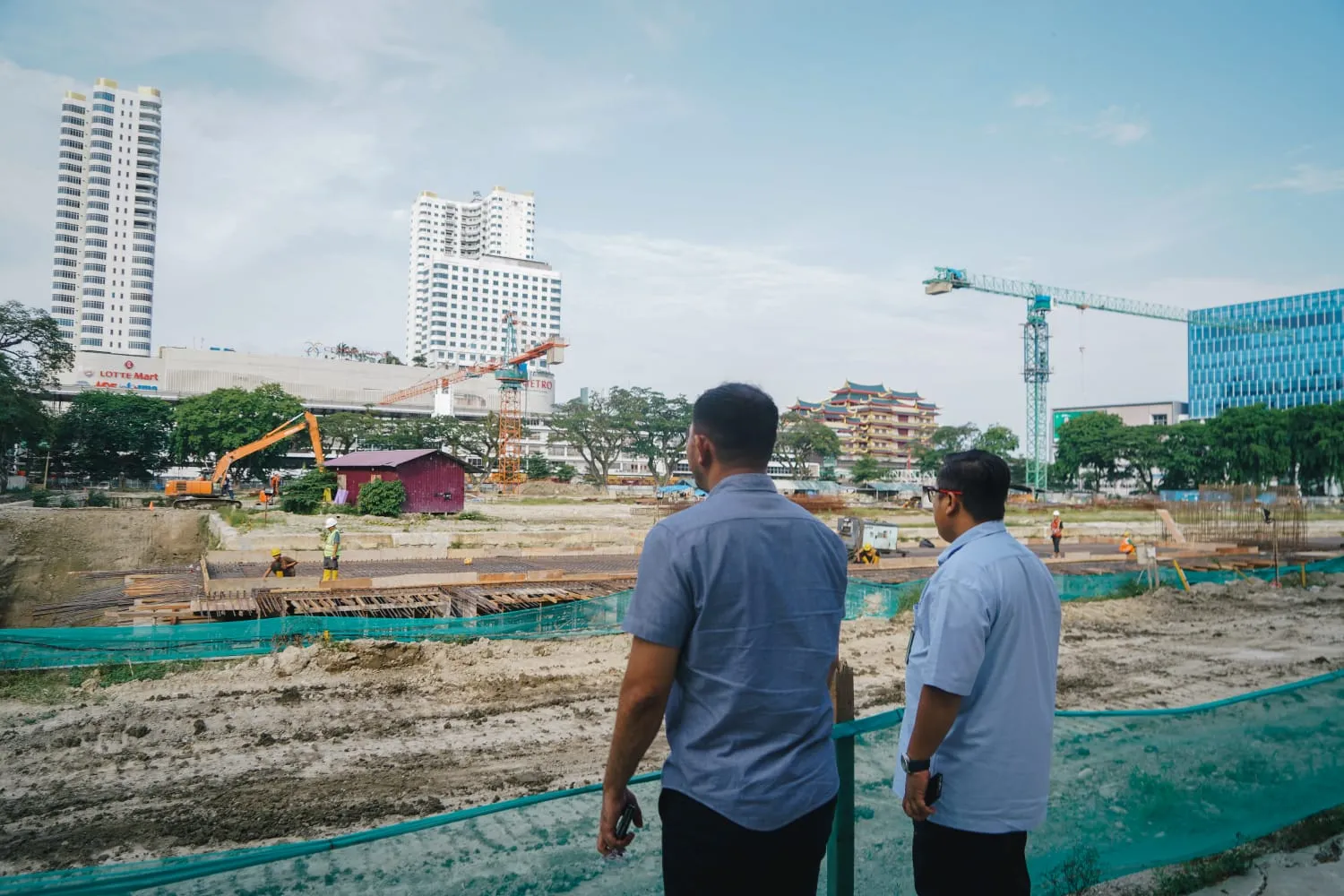 Pj.Sekda Medan Topan Ginting Cek Progres Pembangunan Lapangan Merdeka.