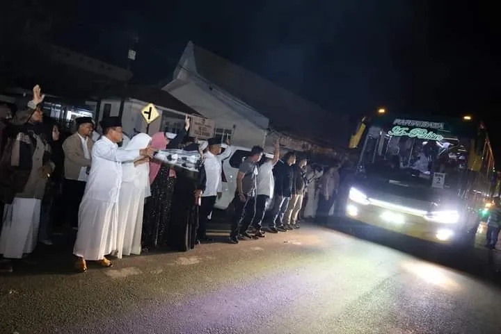Wali Kota Waris Melepas 171 Calon Haji.