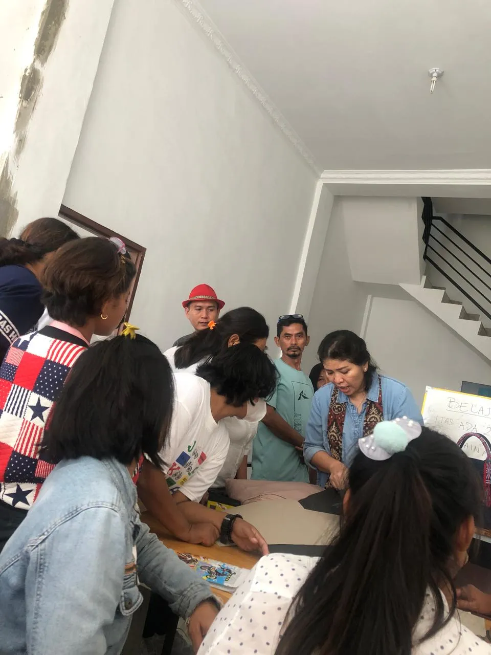 Produk Wastra Tenun Desa Meat Karya Penyandang Disabilitas Melenggang Sampai Jamaica.