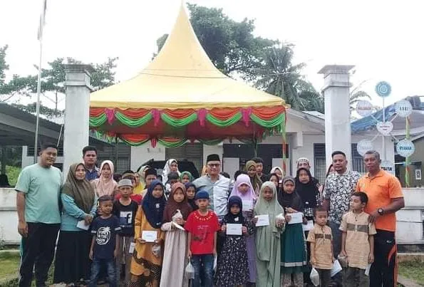 Kades Pahang Santuni Puluhan Anak Yatim Piatu
