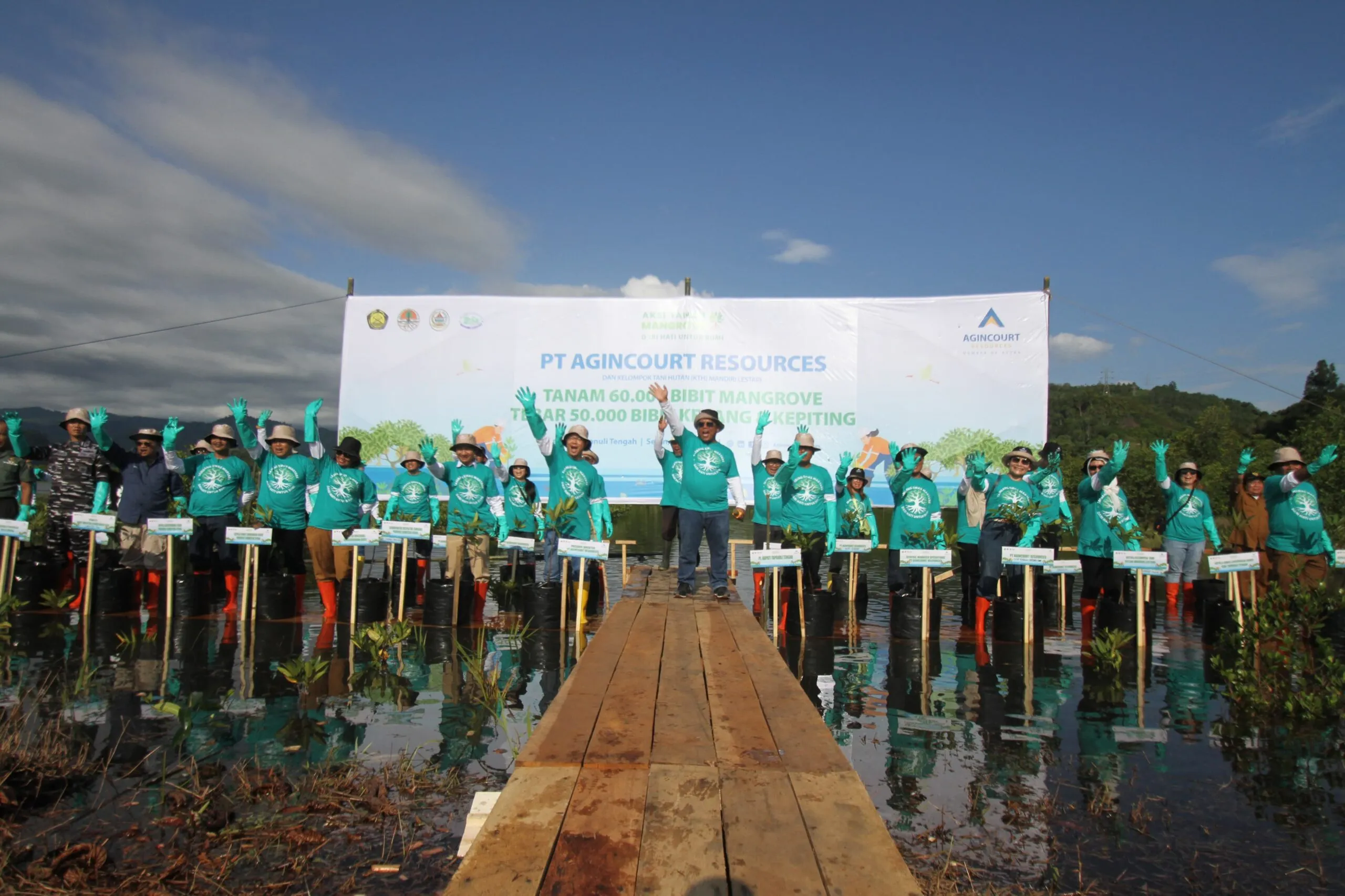 Jaga Keseimbangan Alam Pandan, Agincourt Resources Kembali Tanam 60.000 Mangrove dan Tebar 50.000 Bibit Kerang &amp; Kepiting.