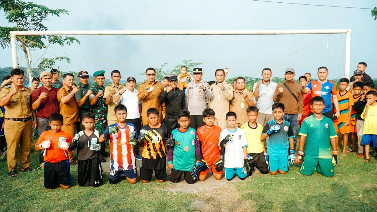 Pj. Bupati Batu Bara Buka Festival Sepak Bola U-12 di Laut Tador