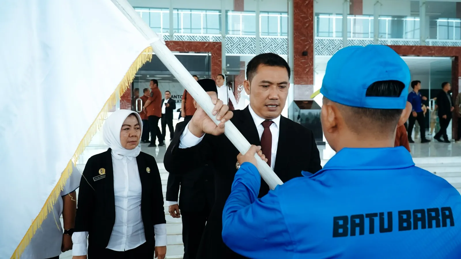 Pj. Bupati Batu Bara Lepas Kontingen Popprovsu dengan Pesan Sportivitas