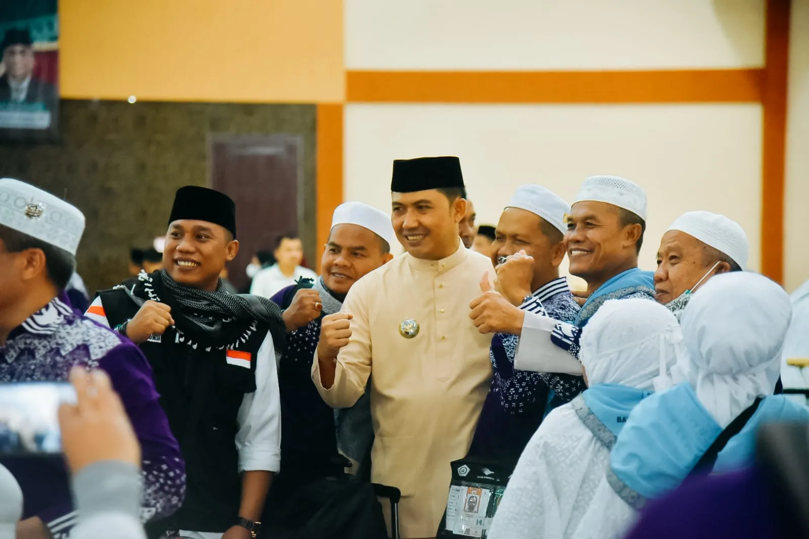 Pj. Bupati Batu Bara Sambut Kedatangan Jemaah Haji dengan Haru