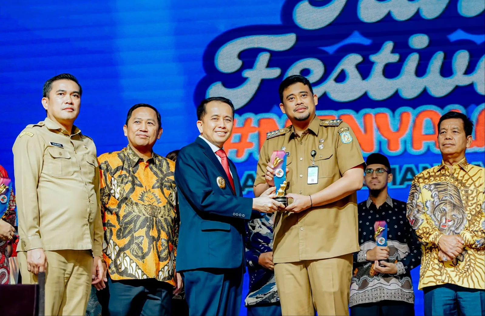 Bobby Nasution Raih Penghargaan Tokoh Penggiat Koperasi Sumut.