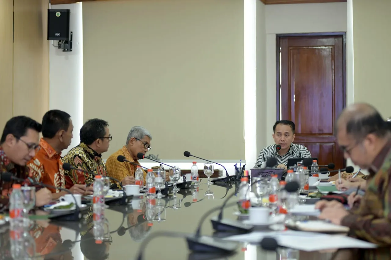 Pj Gubernur Sumut Agus Fatoni Minta PT KIM Optimalkan Berbagai Lini Bisnis Dukung PON XXI.