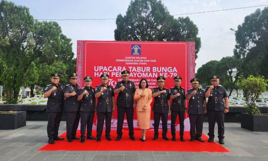 Kalapas Binjai Theo Adrianus Ziarah Makam Pahlawan di Hari Pengayoman.
