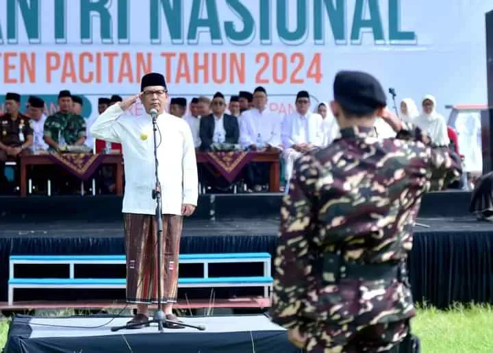 Pjs. Bupati Pacitan Budi Sarwoto Pimpin Apel Hari Santri 2024.