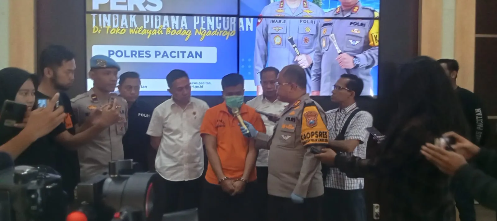 Terekam CCTV Saat Mencuri, Seorang Residivis Dibekuk SatReskrim Polres Pacitan.