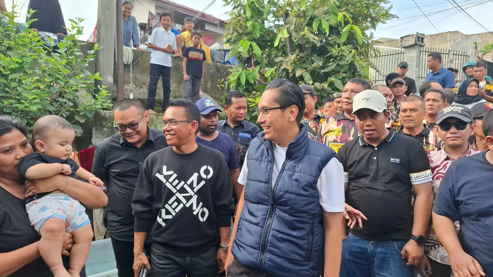 GM FKPPI Medan Bersama Rico-Zaki Salurkan Bantuan Warga Korban Banjir.