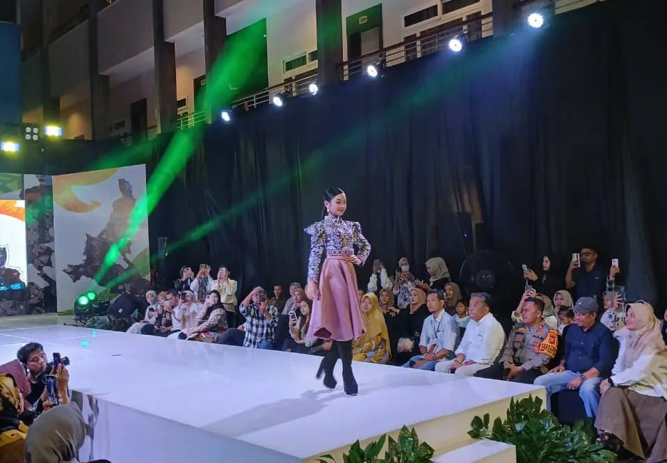 Wujud Komitmen Pengembangan UMKM, Agincourt Resources Gelar Fashion Show Batik Tapsel.