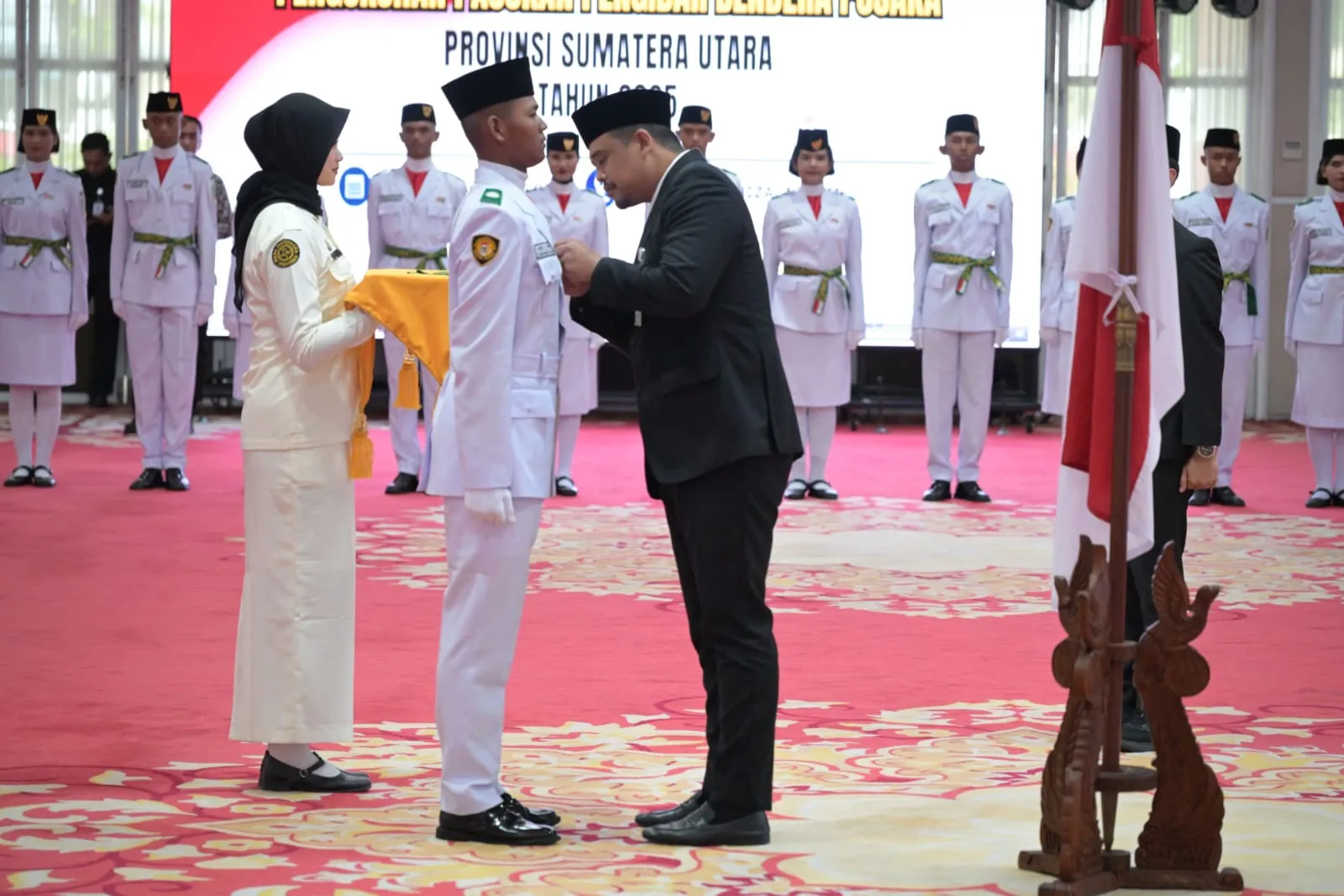 Gubernur Bobby Nasution Kukuhkan Anggota Paskibraka Sumut