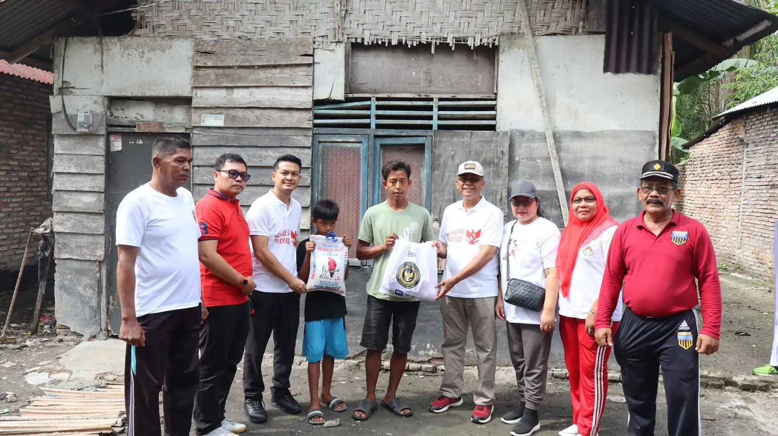 Wujudkan Kemerdekaan Bersama Masyarakat, Lapas Labuhan Ruku Bagikan Sembako