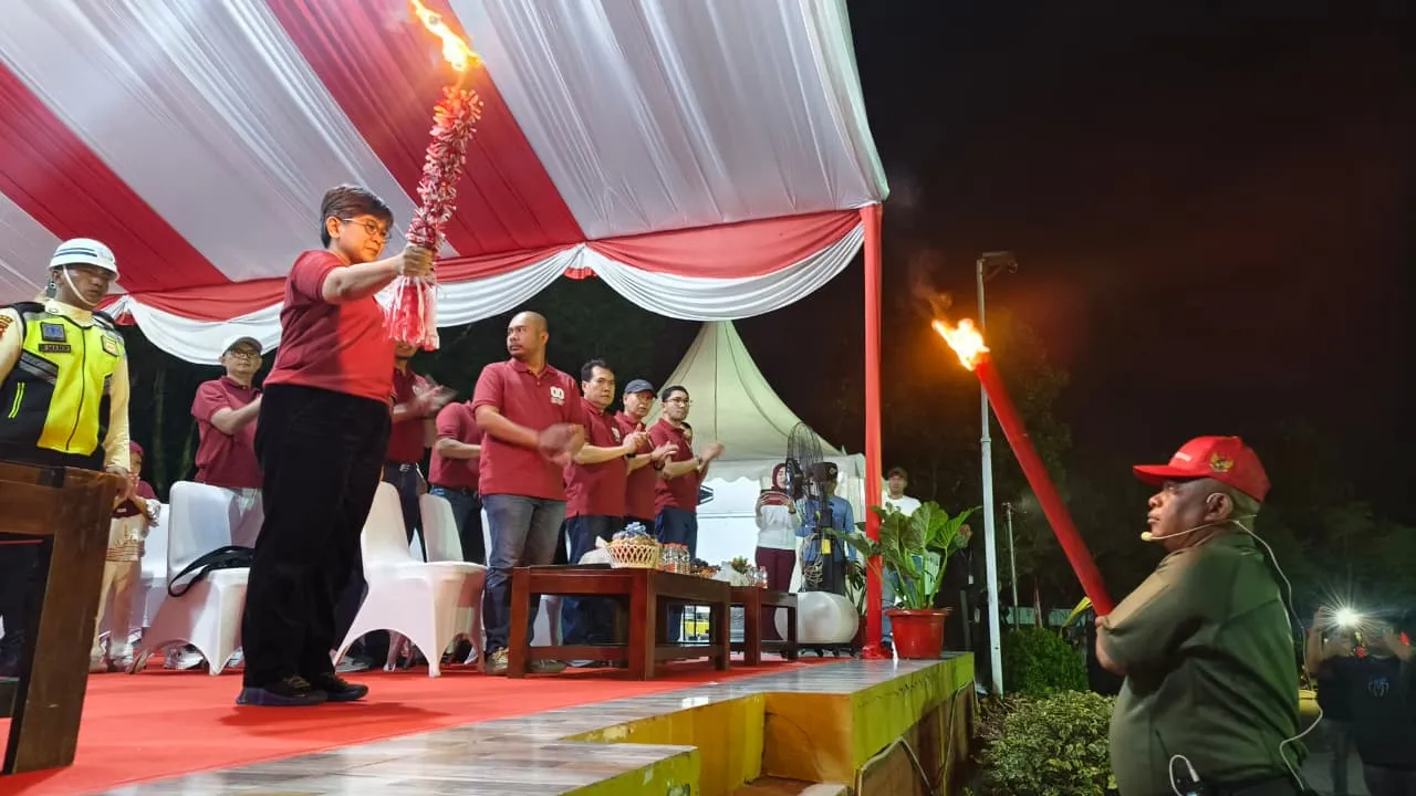INALUM Gelar Pawai Obor, Ribuan Warga Meriahkan HUT RI Ke-80