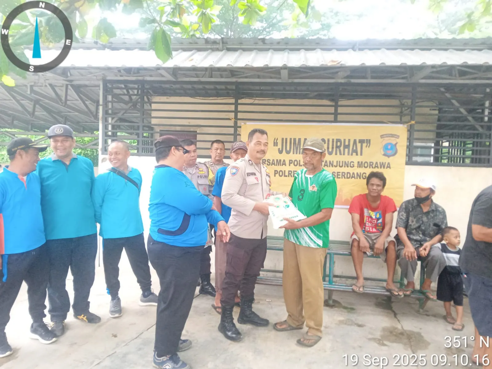 Polsek Tanjung Morawa Gotong Royong, Bantu Korban Kebakaran