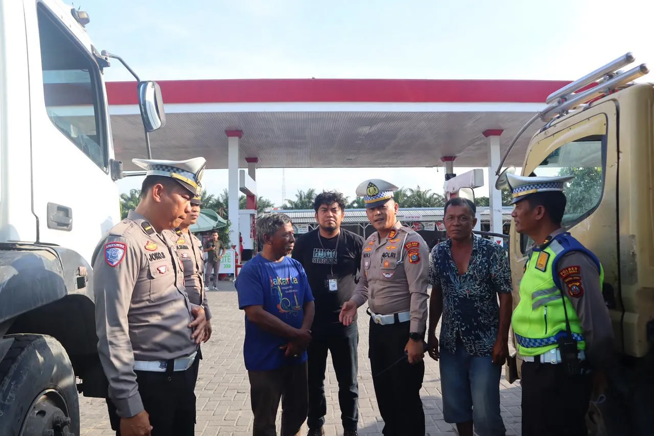 Satlantas Polres Batu Bara Gelar Polantas Menyapa, Ajak Pengemudi Tertib Antri BBM