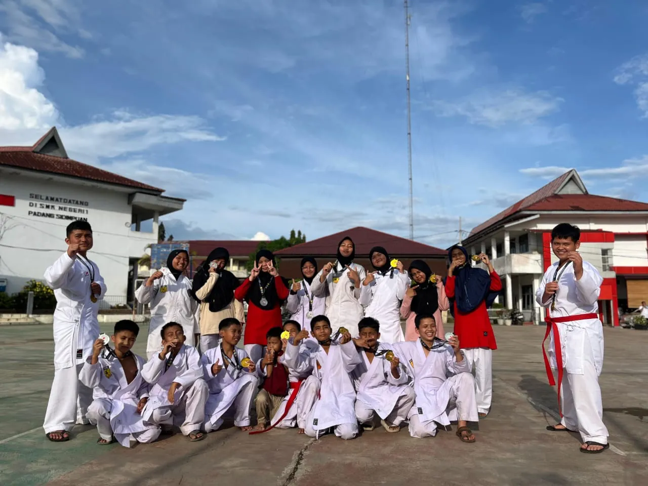 Santri Pesantren Darul Mursyid Kembali Raih Prestasi Kejuaraan Karate Shokaido Sumut 2025