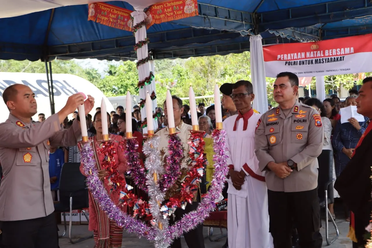 Kapolda Sumut Rayakan Natal Bersama Pengungsi Korban Bencana Alam di Tapteng, Hadirkan Penghiburan dan Harapan