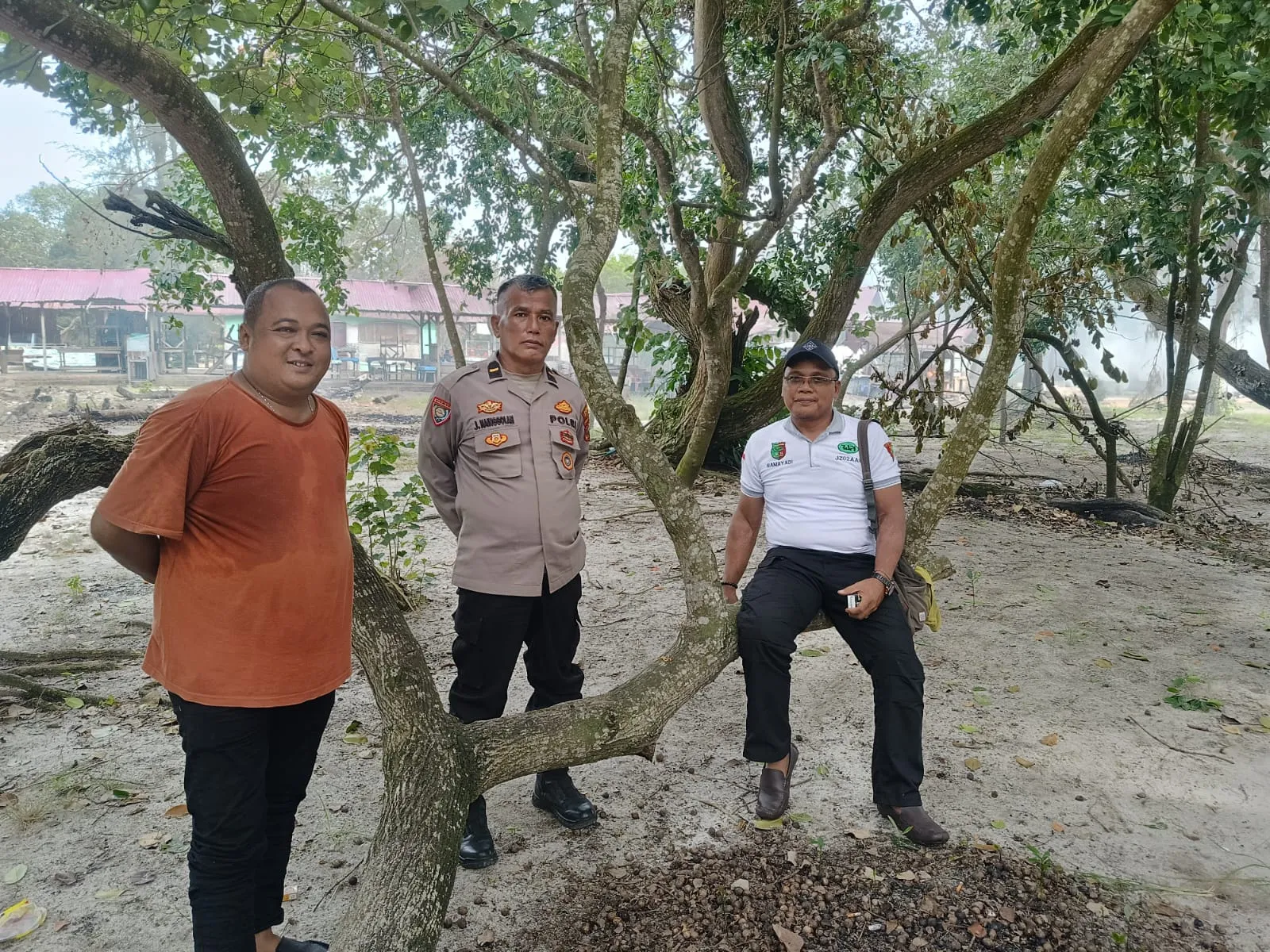 Polsek Indrapura Lakukan Pengamanan di Pantai Datuk Saat Libur Nataru
