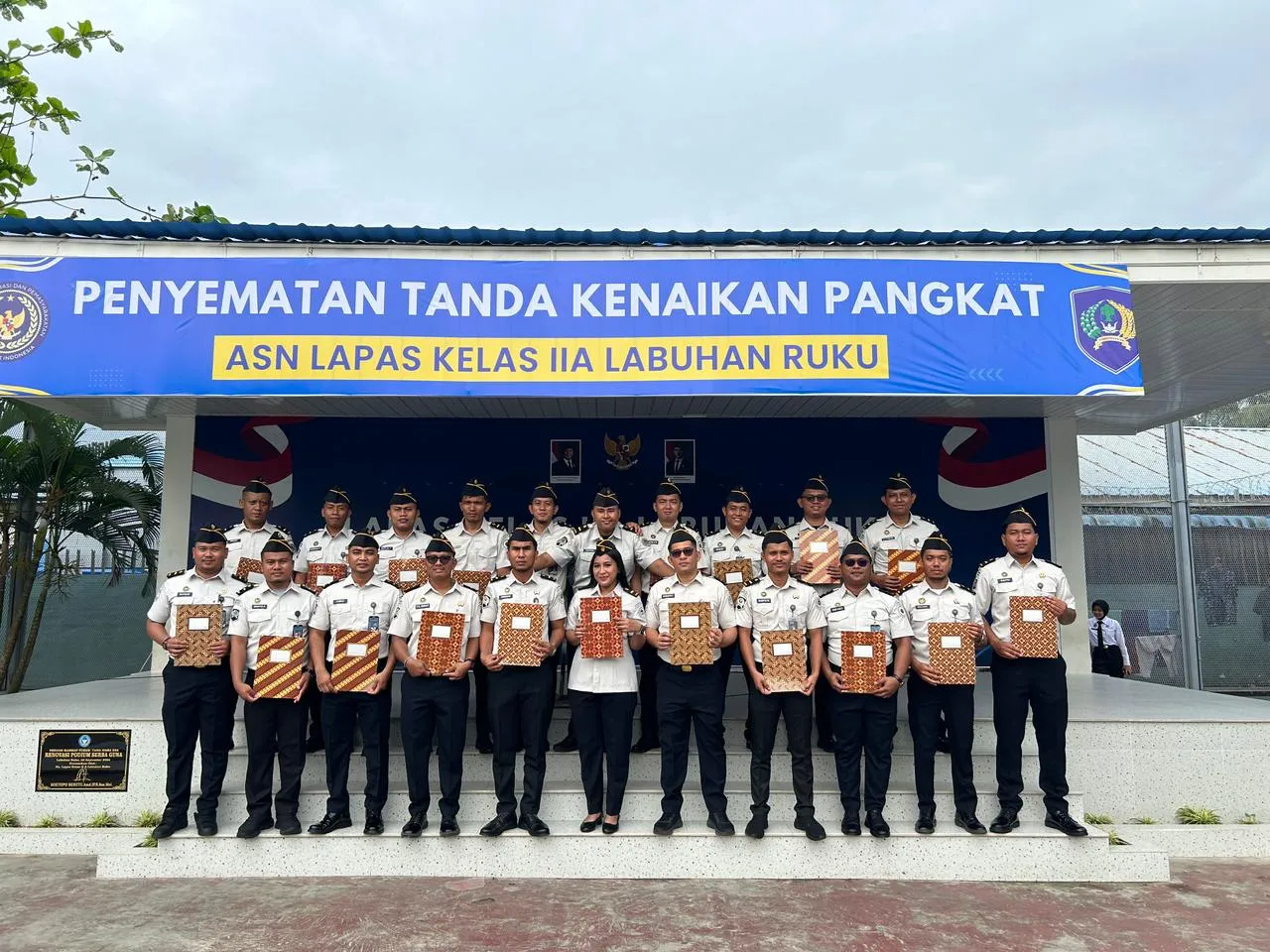 Kalapas Labuhan Ruku Sematkan Kenaikan Pangkat 22 ASN