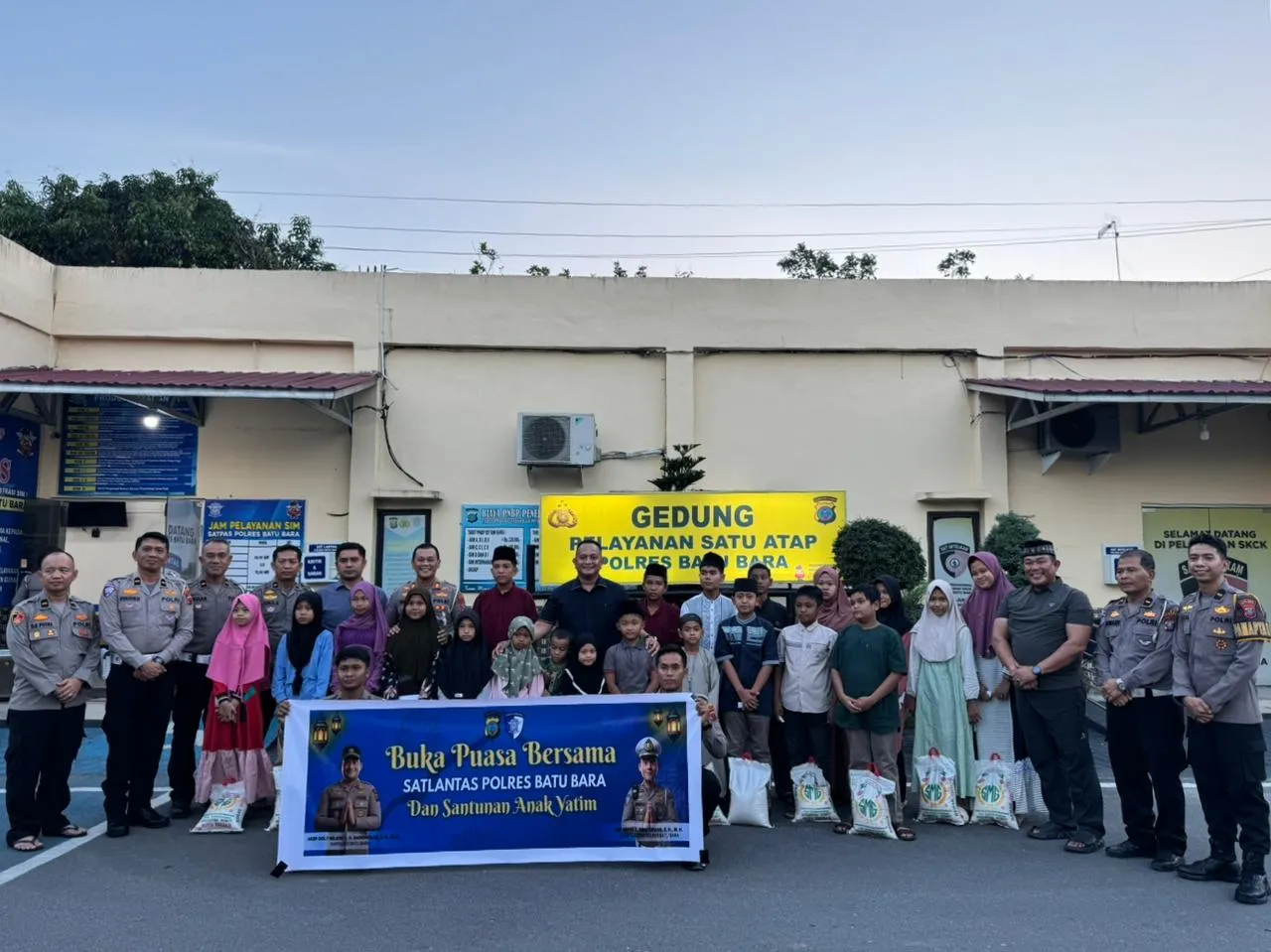 Ramadan Penuh Berkah, Satlantas Polres Batu Bara Santuni Anak Yatim