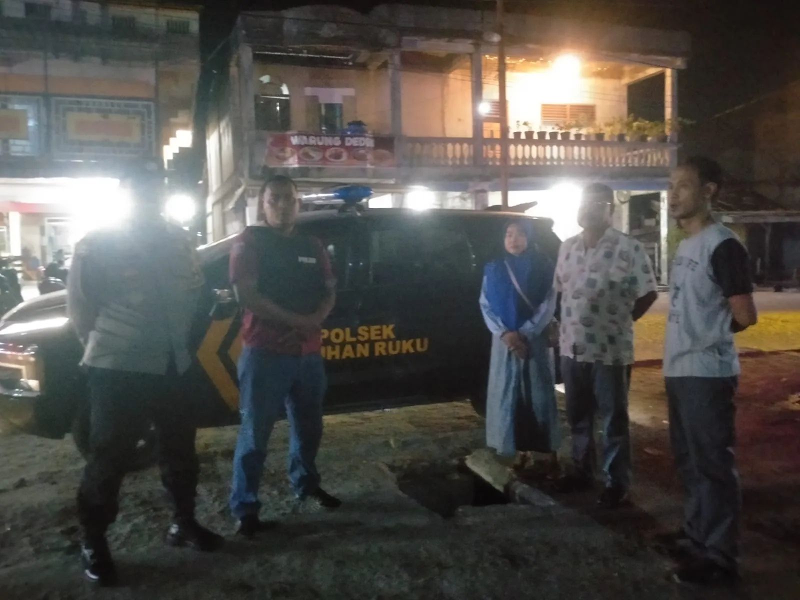 Patroli Malam, Personel Polsek Labuhan Ruku Antisipasi Gangguan Kamtibmas di Tanjung Tiram