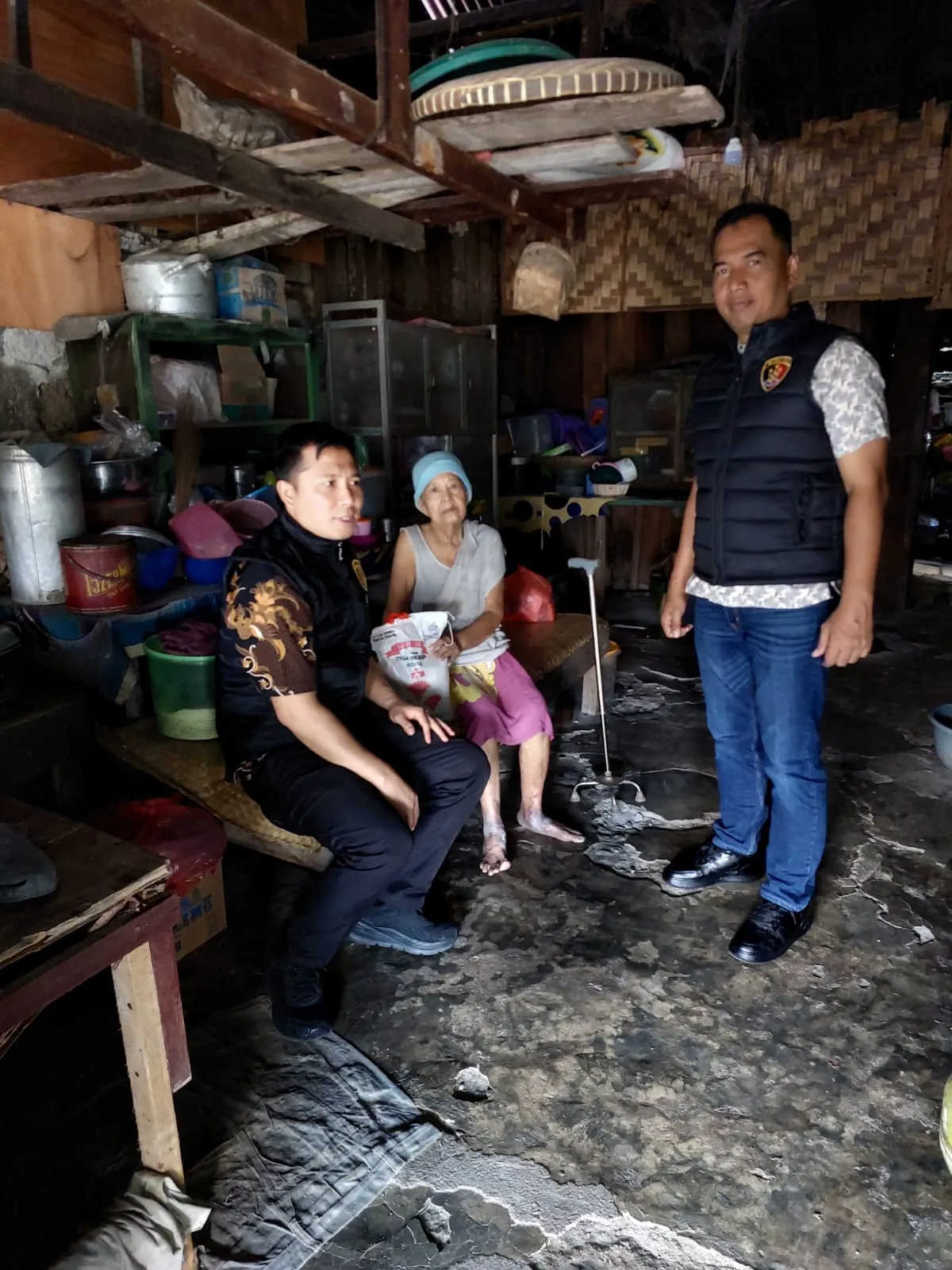 Satreskrim Polres Batu Bara Gelar Jumat Berkah, Salurkan Bantuan untuk Kaum Dhuafa