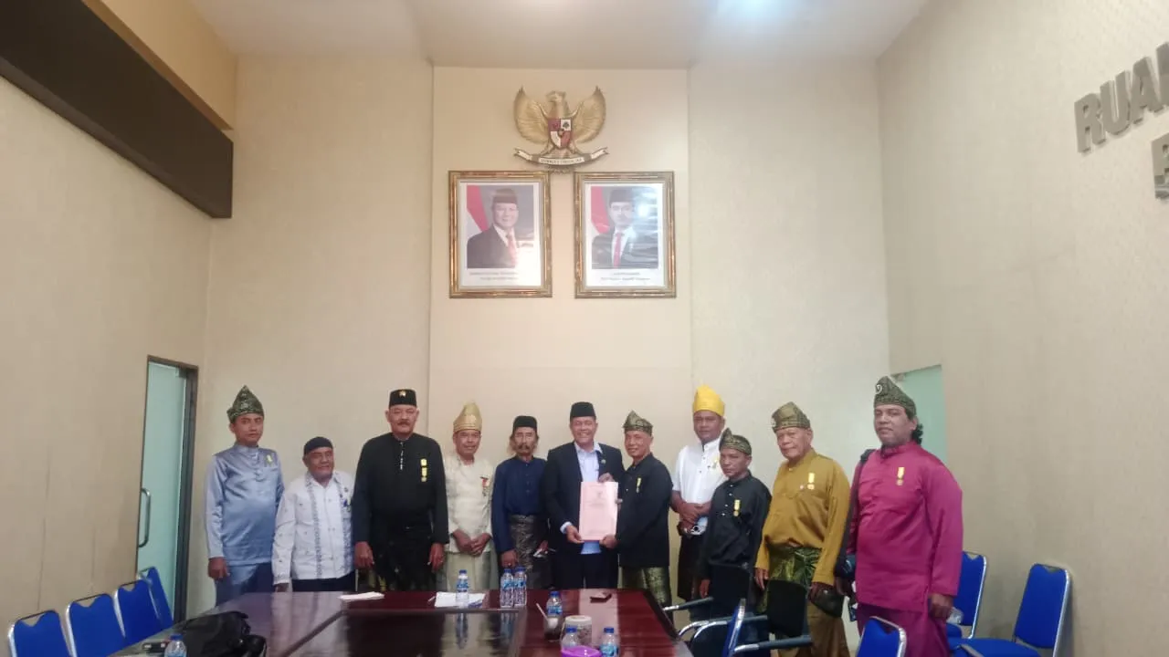 DPRD Batu Bara Terima Audiensi Majelis Kedatukan Melayu, Dorong Perda Penguatan Lembaga Adat